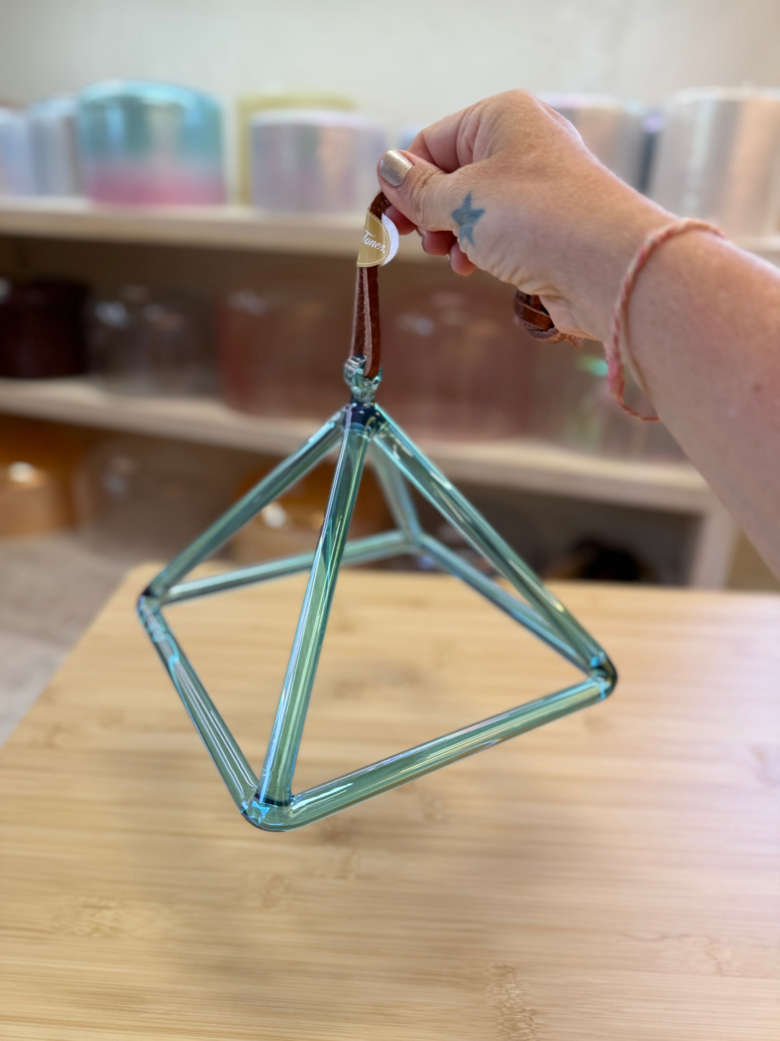 7" A#+15 Aqua Aura Gold 160243 Crystal Tones® Alchemy Pyramid