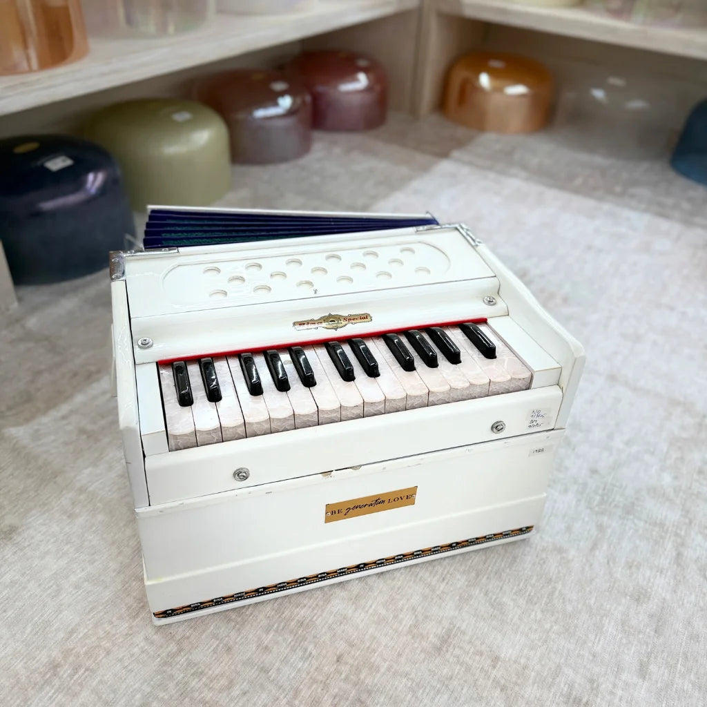 Armonio Viajero Blanco