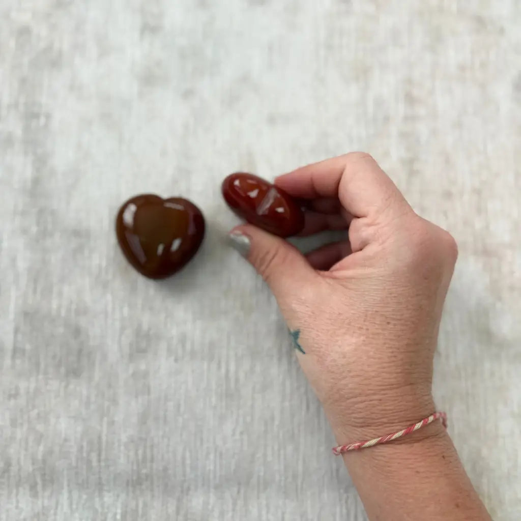 Cornalina / Carnelian Thin Heart Therapy Stones - Pack of 2