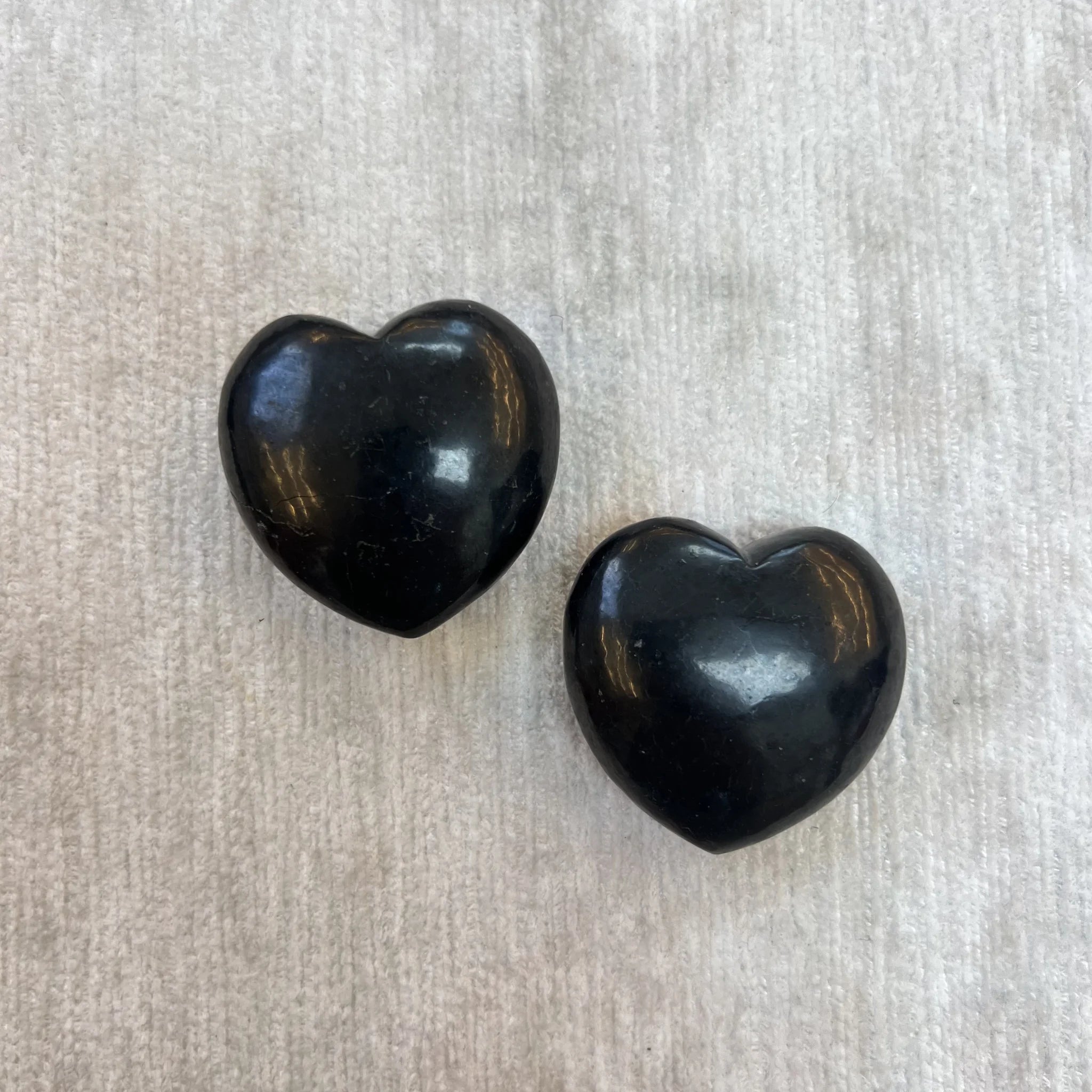 Obsidiana / Obsidian Thick Heart Therapy Stones - Pack of 2