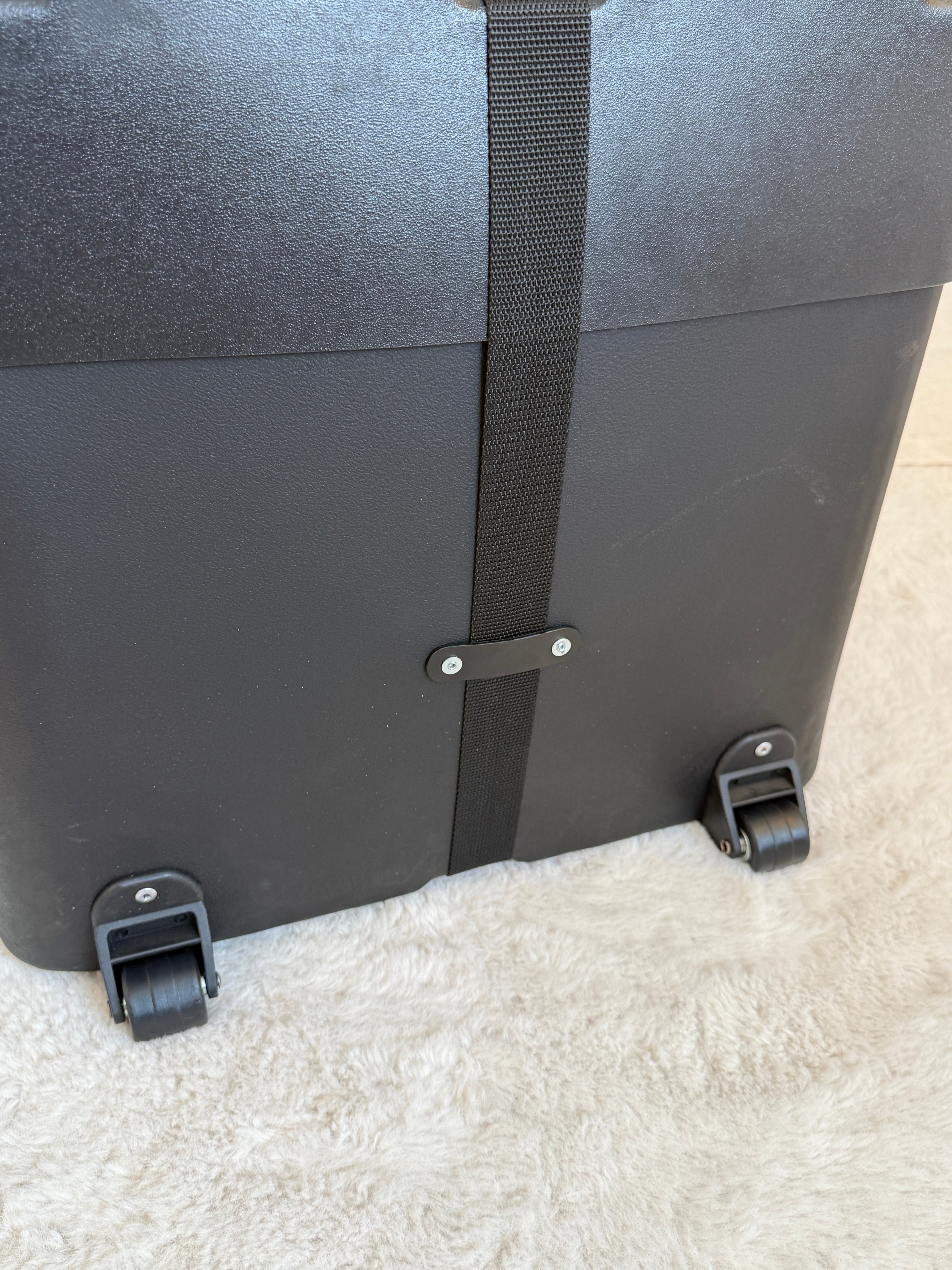 16" Hard Case With Wheels