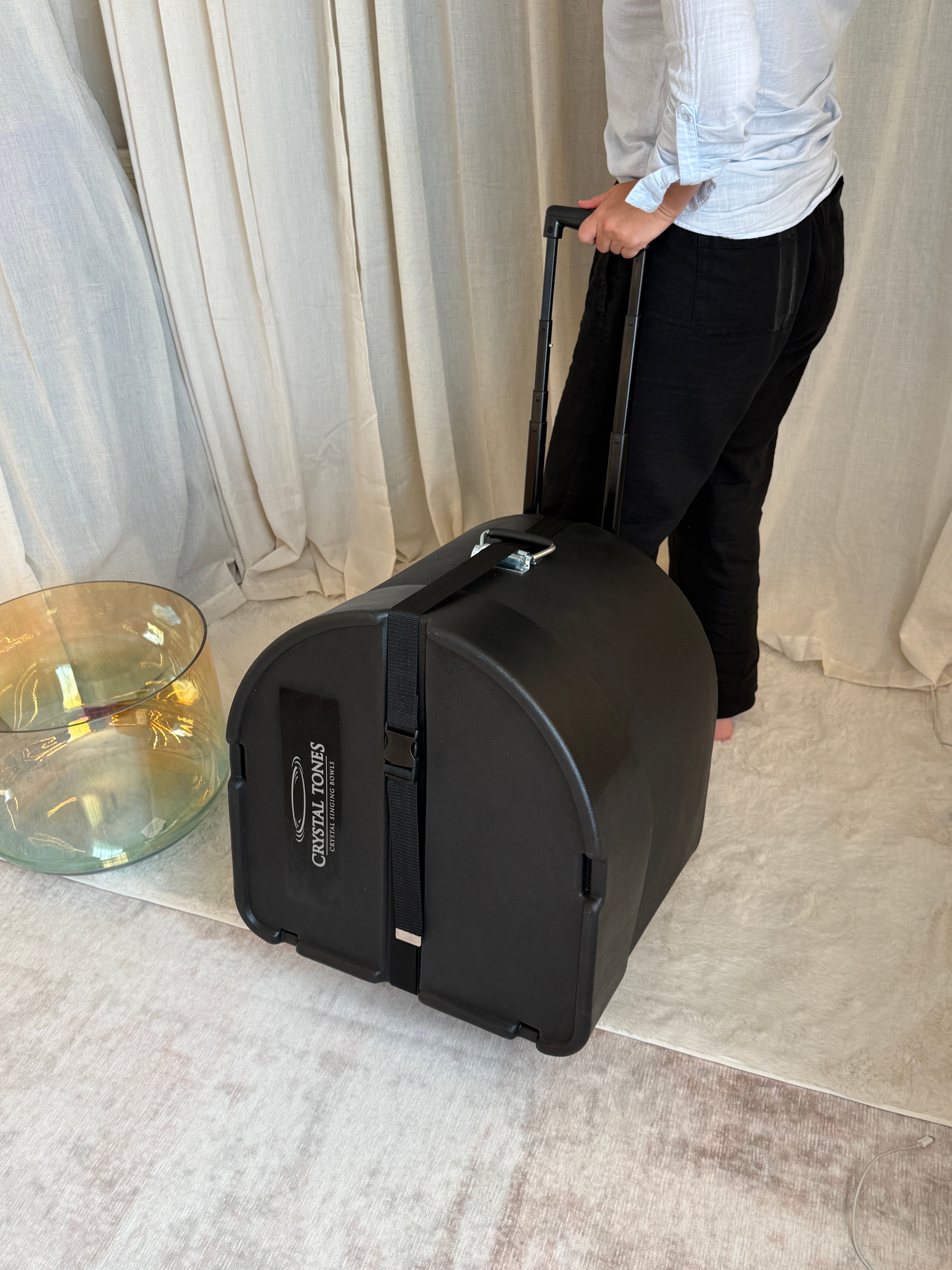 16" Hard Case With Wheels