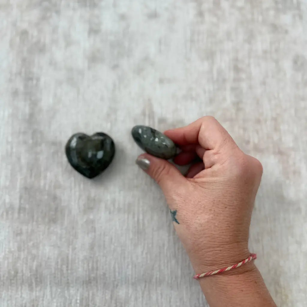 Labrodita / Labrodite Thin Heart Therapy Stones - Pack de 2