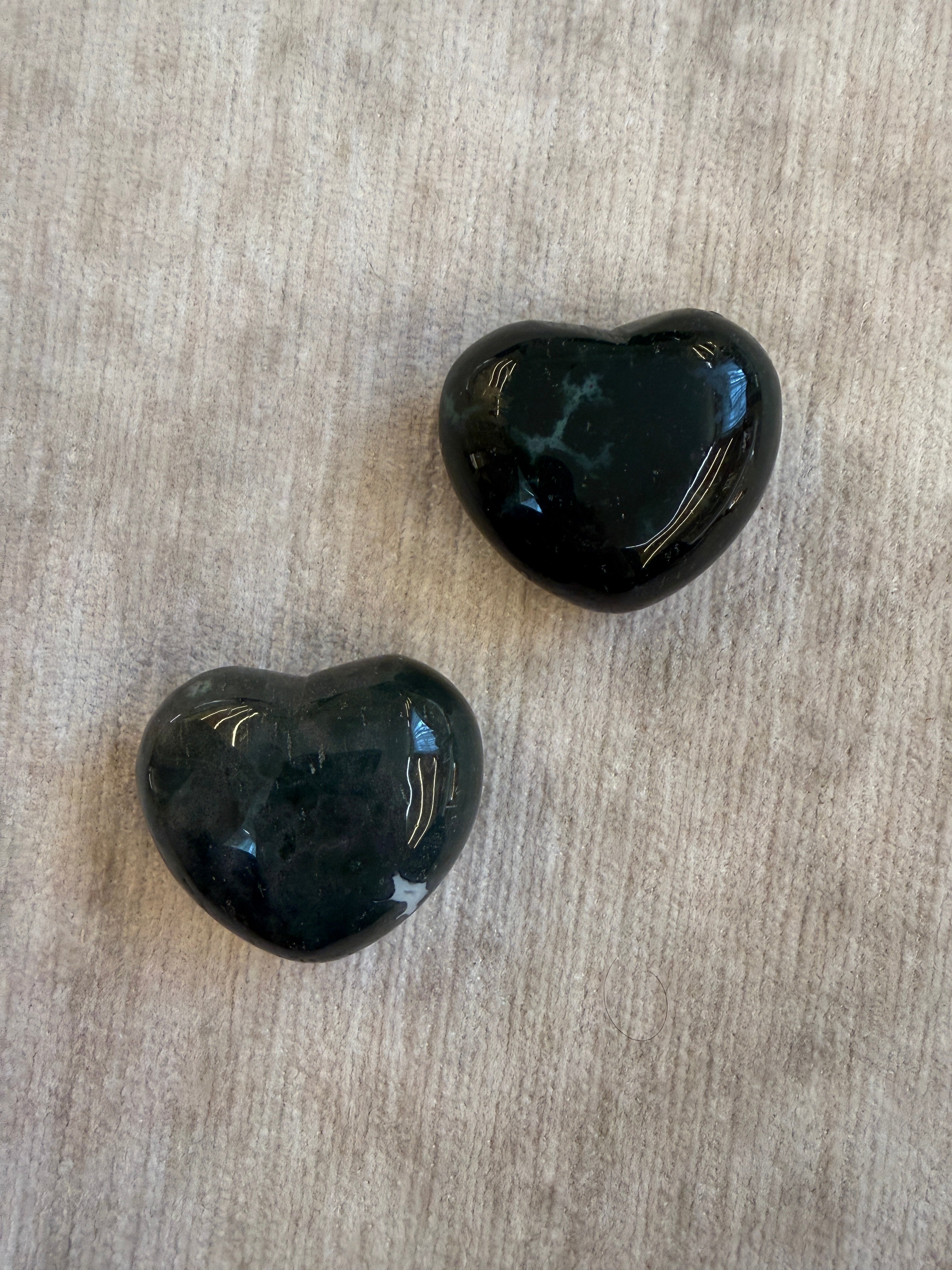 Piedra de Sangre / Bloodstone Thick Heart Therapy Stones - Pack de 2