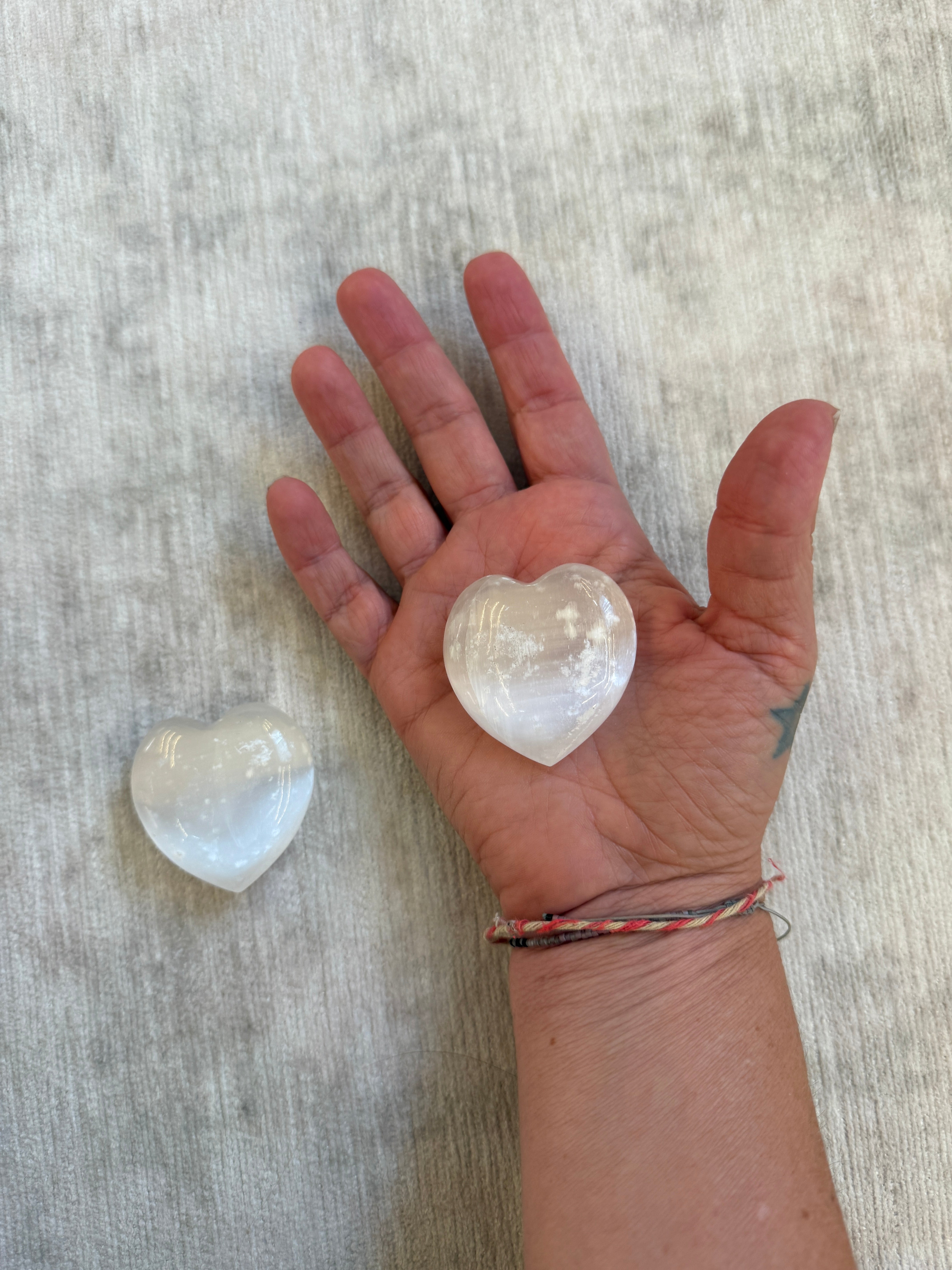 Selenita / Selenite Thin Heart Therapy Stones - Pack of 2