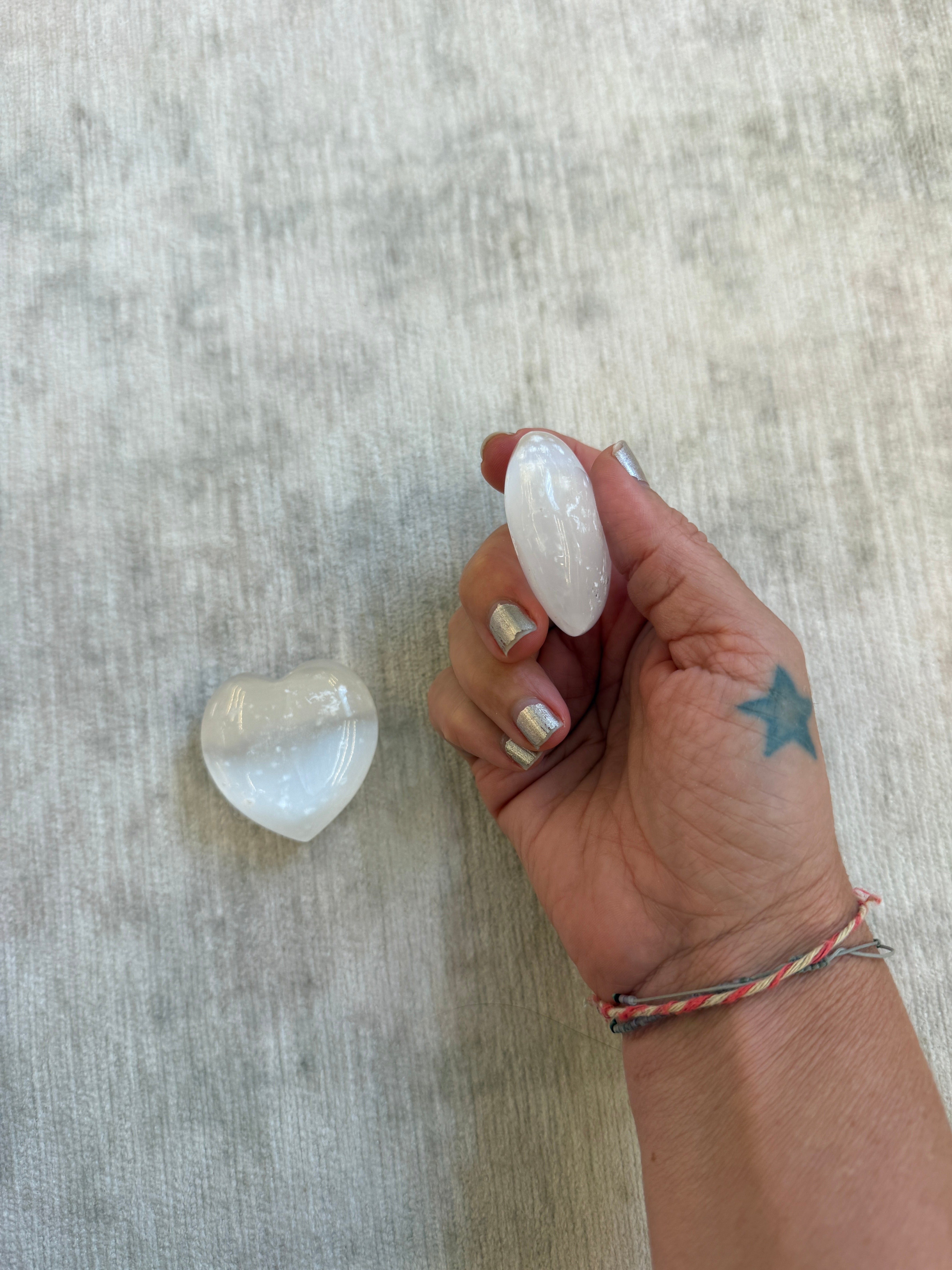 Selenita / Selenite Thin Heart Therapy Stones - Pack of 2